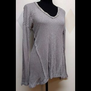 Juicy Couture lightweight gray long sleeve top